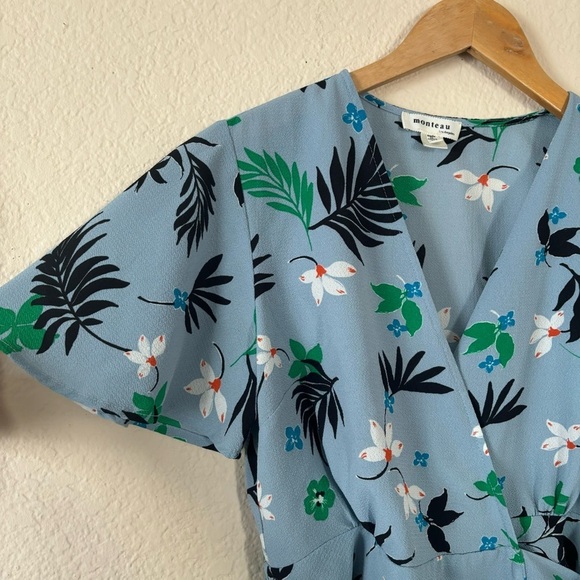 Monteau Wrap blouse Size Medium - Picture 3 of 9